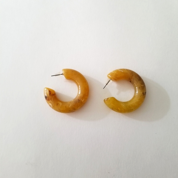 Jewelry - Caramel Resin C-Hoop Earrings